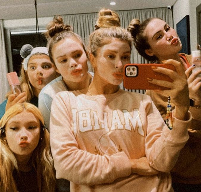 A atriz mostrou um pouco da noite em suas redes sociais