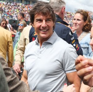 Tom Cruise comemora aniversário assistindo corrida de Fórmula 1, veja!