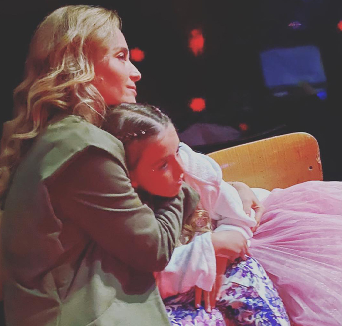 Angélica se declara após Luciano Huck se apresentar ao lado da filha, Eva: <i>Emoção e amor</i>