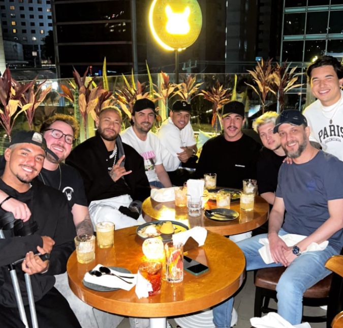 O astro da seleção também se encontrou com Flávia Pavanelli