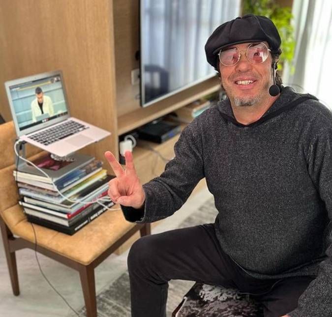 O comentarista fez o anúncio através das redes