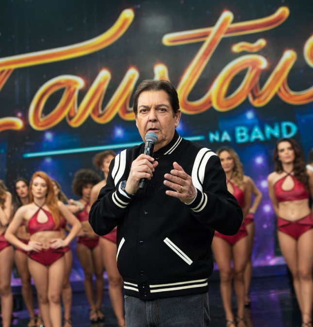 Todas as bailarinas do <i>Faustão na Band</i> são demitidas, diz colunista