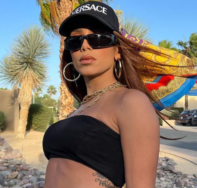 Nesta sexta-feira, dia 8, Anitta revelou que foi diagnosticada com endometriose após nove anos de dor e precisará passar por uma cirurgia. O desabafo da cantora foi visto com bons olhos por outras famosas, que também falaram sobre a doença nas redes sociais. Confira a seguir algumas artistas que sofrem com a doença: