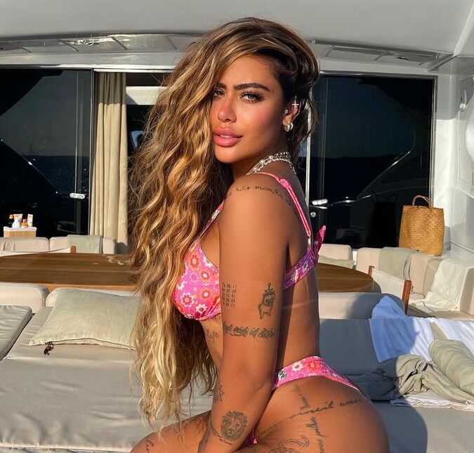 Após término com Gabigol, Rafaella Santos posa de biquíni e dispara: <i> Azar de quem não enxerga a sorte que tem</i>