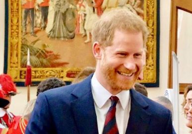 Família Real respira aliviada após livro de memórias do príncipe Harry ter lançamento adiado