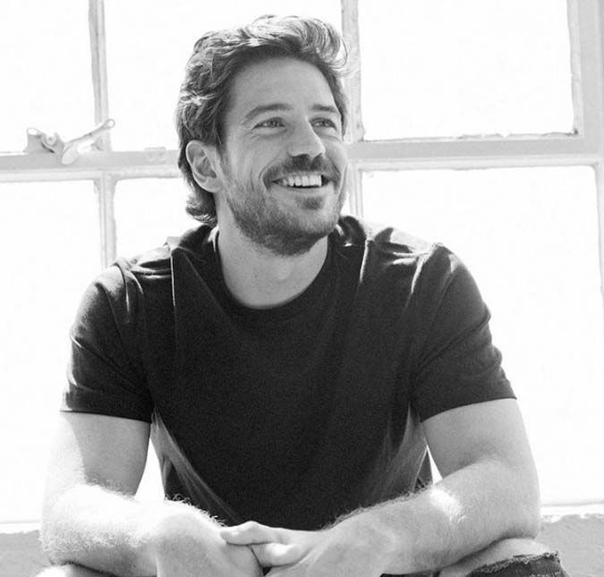 Marco Pigossi comenta causa LGBTQIAP+ no trabalho e na vida pessoal e fala de medo: Meu trabalho e minha vida pessoal eram separados Ele revelou ser homossexual em 2021