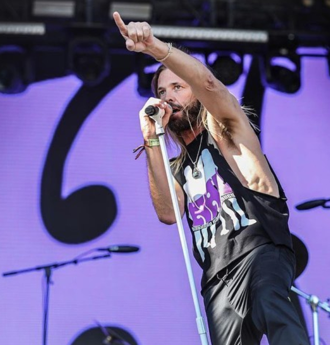 Filho de Taylor Hawkins faz homenagem para o pai com música da banda <i>Foo Fighters</i>