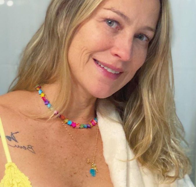 A atriz postou a publicação do casal e comemorou em suas redes