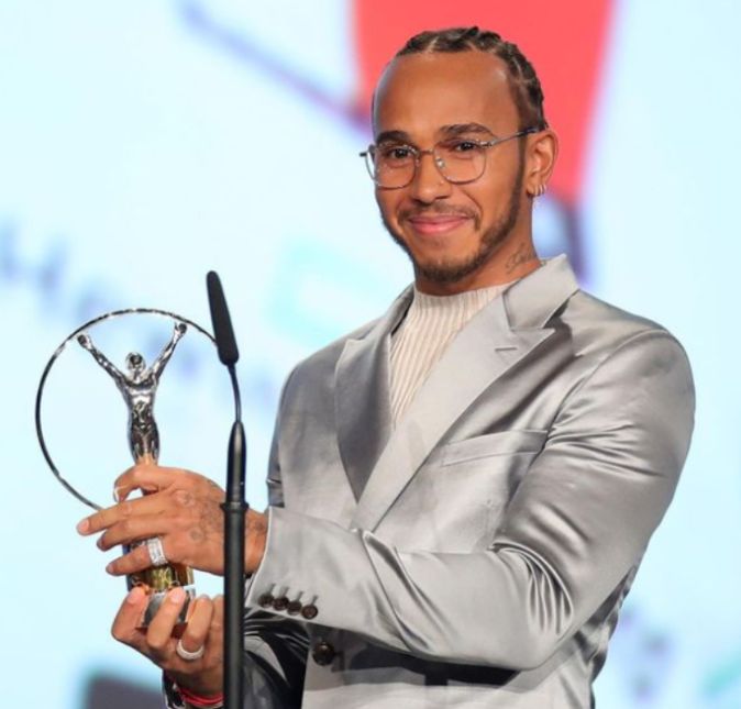 E o piloto posando de óculos e dando aquela risadinha de cantinho de rosto? Ai que tudo! E o piloto posando de óculos e dando aquela risadinha de cantinho de rosto? Ai que tudo!