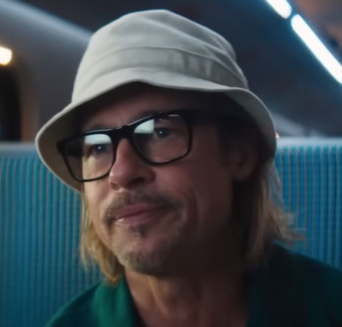 Brad Pitt é galã desde sempre e aos 58 anos de idade, ostentando cabelos longos ele continua dando o que falar. Brad Pitt é galã desde sempre e aos 58 anos de idade, ostentando cabelos longos ele continua dando o que falar.
