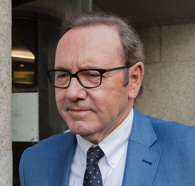 Aos 62 anos de idade, Kevin Spacey será julgado após negar ataques sexuais
