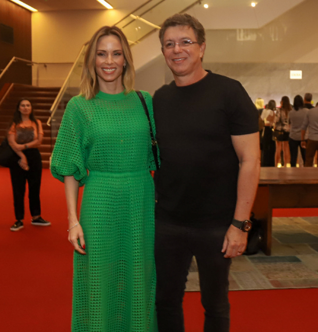 Boninho e Ana Furtado curtem <i>show</i> de Paulo Ricardo após saída da apresentadora da <i>Globo</i>