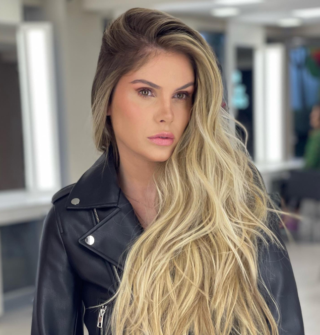 Bárbara Evans chora por ficar longe da filha de três meses, entenda!