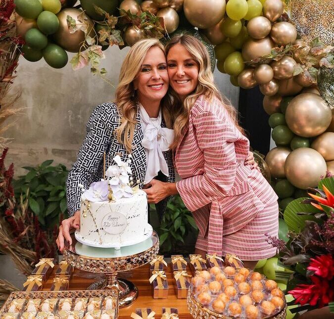 Helô Pinheiro comemora aniversário de 77 anos de idade e ganha homenagem de Ticiane Pinheiro: <i>Viva Mamãe</i>