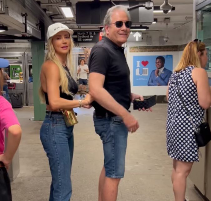 O apresentador adora mostrar seu lado criança ao curtir os momentos com as filhas