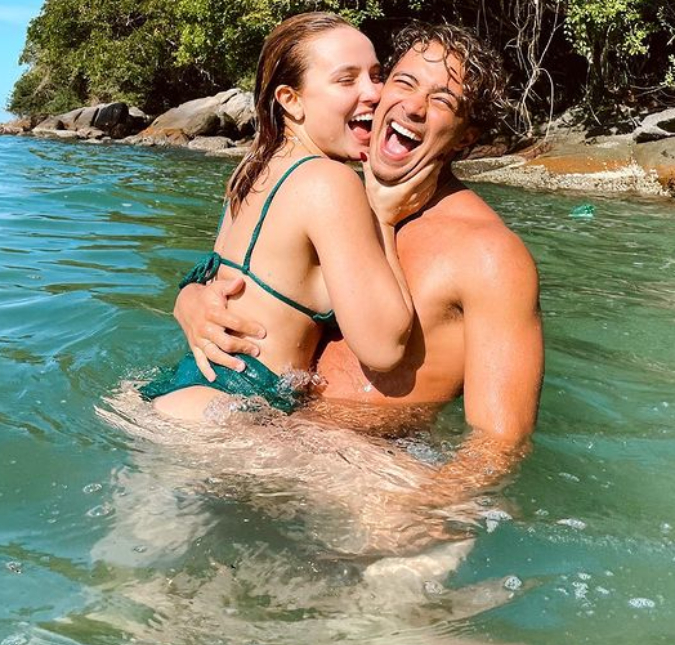 Após assumir romance com André Luiz Frambach, Larissa Manoela publica fotos com o amado durante viagem