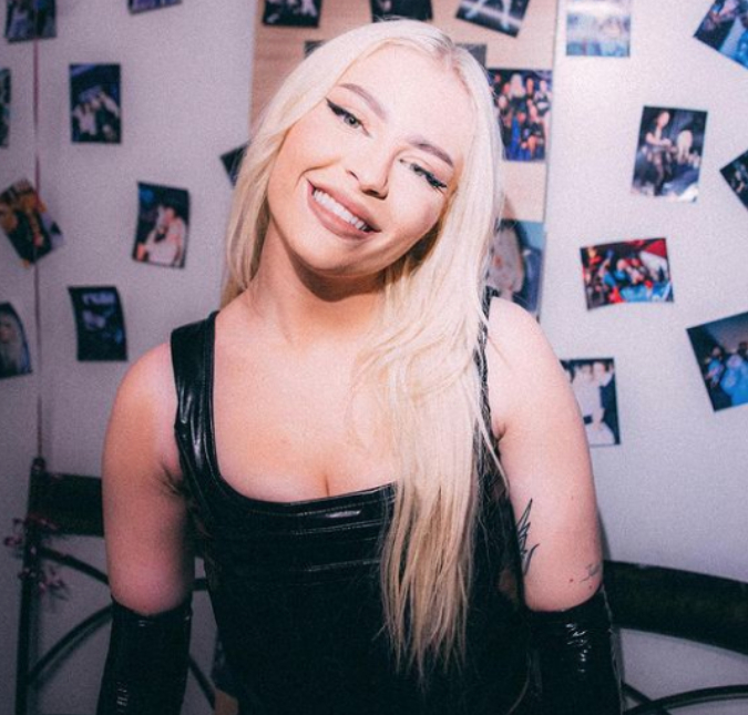 Luísa Sonza comemora aniversário e recebe surpresa durante um <I>show</i>