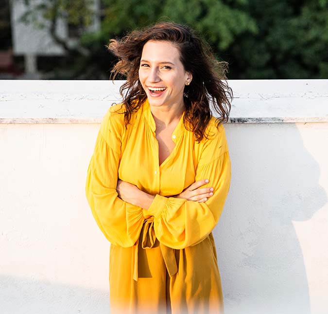Lorena Comparato fala sobre interpretar papéis complexos e reflete: -<i>Eu empresto muito da minha vida para as minhas personagens</i>