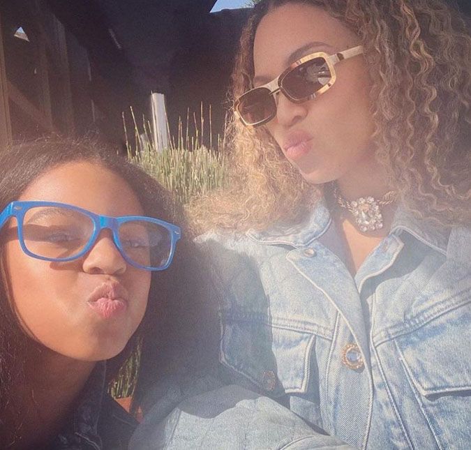 Filhas de Beyoncé provam que tem tanto charme quanto a mãe na hora de se vestir, entenda! Tina Knowles deu detalhes de uma discussão para lá de fashionista entre as netas