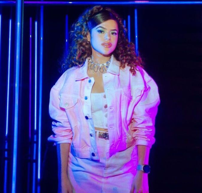 Maisa não é bem uma cantora, mas ganhou seu espaço nessa lista por ter soltado a voz enquanto participava da novela Carrossel. A artista nunca mais se aventurou no mundo da música, então acho que com ela podemos esperar mais coisas na área de atuação e apresentação, né? Maisa não é bem uma cantora, mas ganhou seu espaço nessa lista por ter soltado a voz enquanto participava da novela Carrossel. A artista nunca mais se aventurou no mundo da música, então acho que com ela podemos esperar mais coisas na área de atuação e apresentação, né?