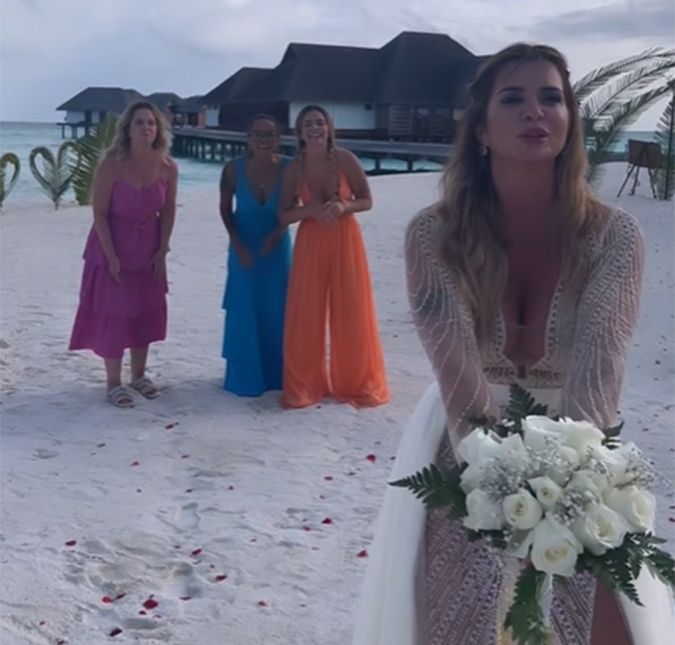 Segundo a ex BBB, este foi seu presente de casamento para a mãe