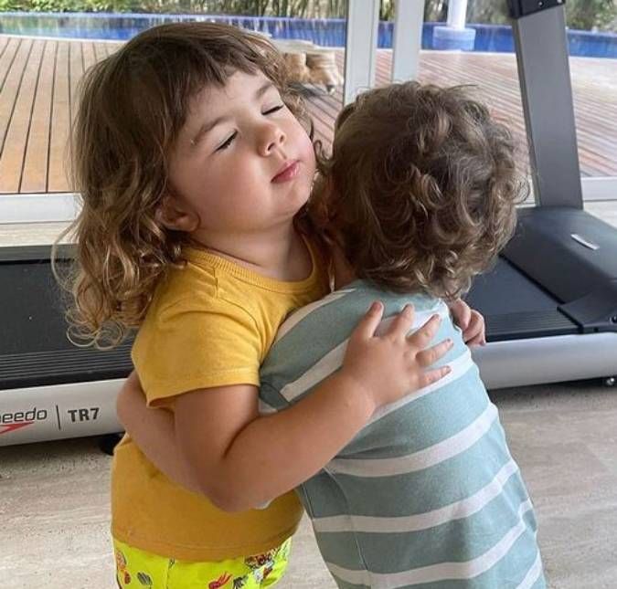 Tatá Werneck compartilha momento fofo entre Clara Maria e Uri, filho de Leticia Colin Os pequenos estavam se abraçando
