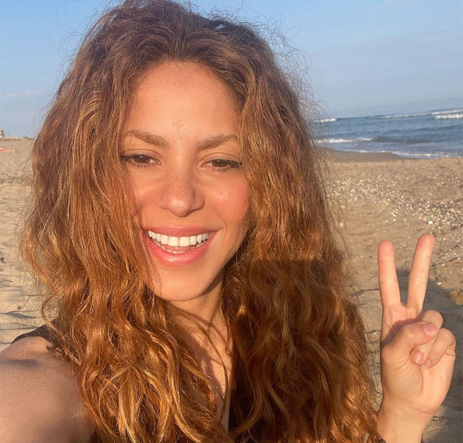 Torcida grita o nome de Shakira durante partida de futebol de Piqué