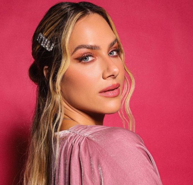 A apresentadora acabou perdendo o voo por falta de um documento de seu filho caçula