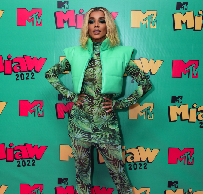 Brunna Gonçalves usa <i>look</i> de planta no <i>MTV MIAW</i> e garante que adora o apelido: <i>Isso me rendeu muito dinheiro</i>