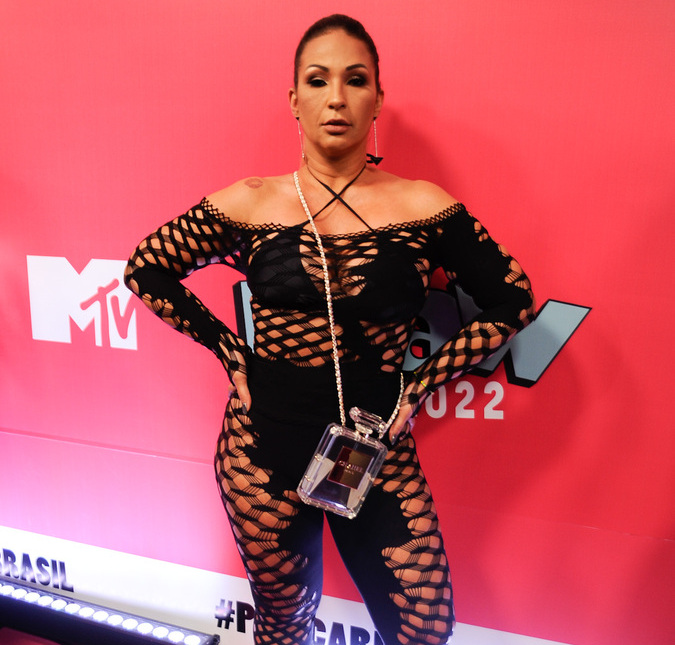 Valesca Popozuda comenta nova onda de <i>dancinhas</i> nas redes sociais: <i>É difícil, a gente é do tempo da raba arrastando no chão</i>