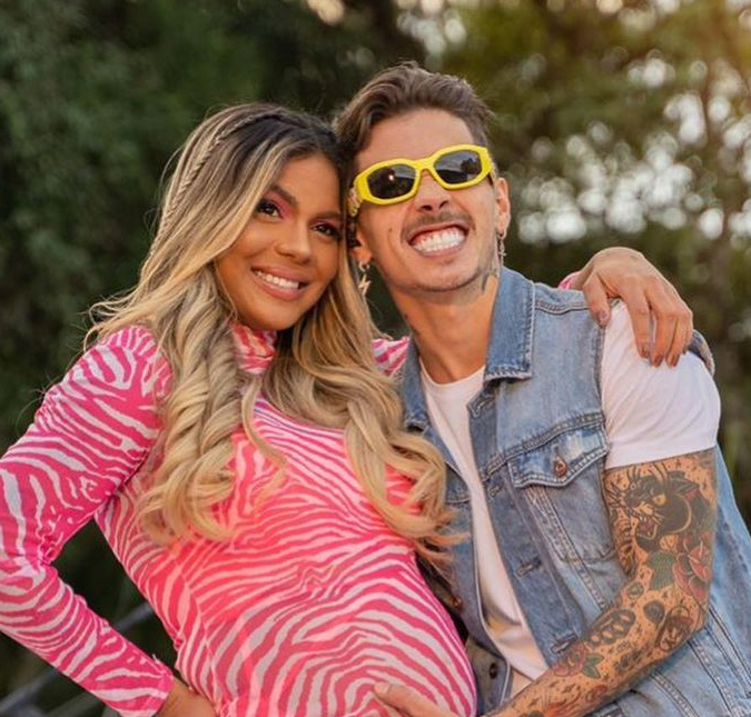 Com foto inédita, Tays Reis faz homenagem para Biel e a filha recém nascida