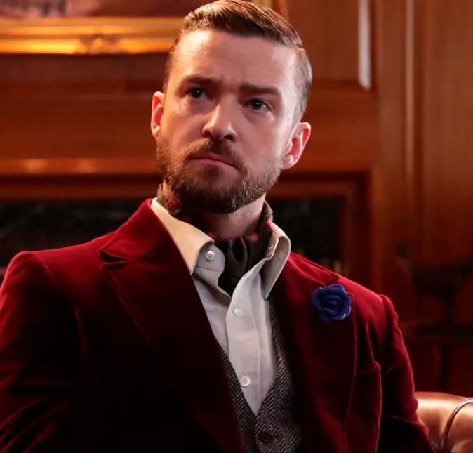 Justin Timberlake sempre disse que trairia a sensualidade de volta, né?! E parece que trouxe mesmo, viu. A atriz Patricia Clarkson, que encenou com o astro em Amizade Colorida relatou ao programa Watch What Happens Live que teve um vislumbre do dote do cantor - e era grande. Sim, [ele é bem dotado]. Eu tive a sorte de vê-lo... tudo lá. Eles [Timberlake e Mila Kunis] estavam filmando uma cena na qual ele não podia usar nada. É um homão. Hmm, parece que a esposa, Jessica Biel, passa bem, hein!