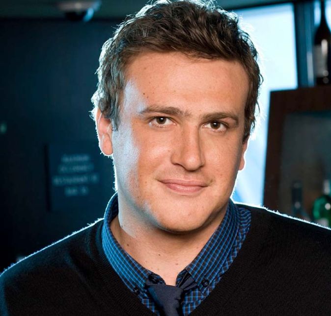 Jason Segel é outro que ficou conhecido pelo dote acima da média! De acordo com a revista GQ, em 2010, Mila Kunis, que contracenou com o astro em Ressaca de Amor e viu o ator pelado por conta do nu frontal, disparou: Eu quero isso registrado, ok? É um bom pau. Bem proporcional. Lindo. Só tenho coisas boas a dizer sobre o pênis de Jason Segel. Jason Segel é outro que ficou conhecido pelo dote acima da média! De acordo com a revista GQ, em 2010, Mila Kunis, que contracenou com o astro em Ressaca de Amor e viu o ator pelado por conta do nu frontal, disparou: Eu quero isso registrado, ok? É um bom pau. Bem proporcional. Lindo. Só tenho coisas boas a dizer sobre o pênis de Jason Segel.