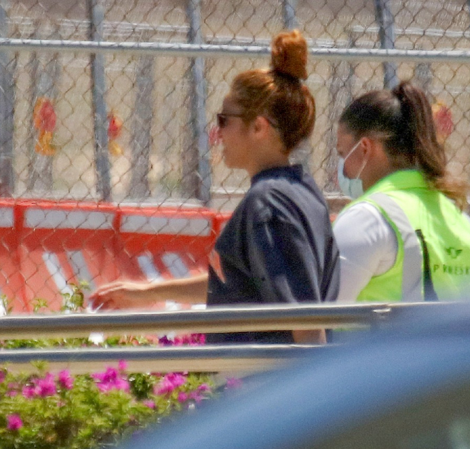 Shakira aparece sorridente após processo que poderá ter pena de oito anos de reclusão