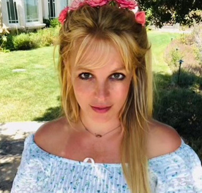 Britney Spears posta vídeo aproveitando em iate com amigos e fazendo <i>topless</i>