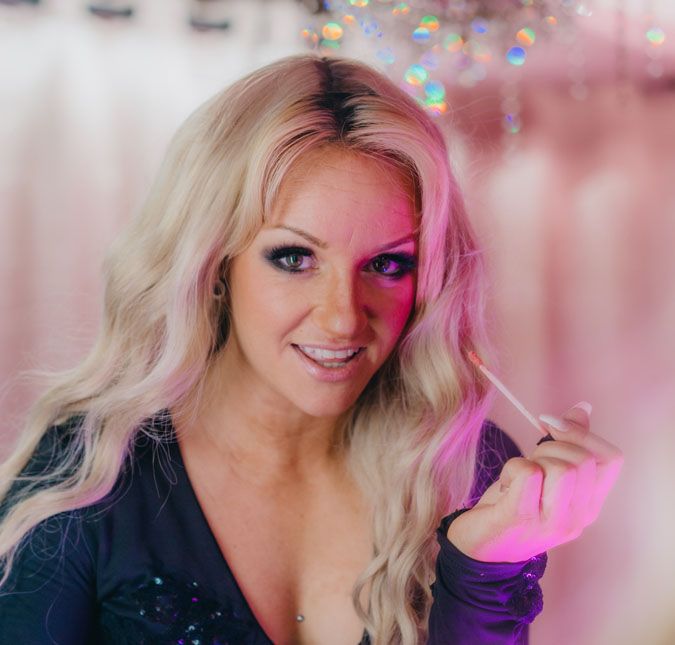 Britney Spears posta vídeo aproveitando em iate com amigos e fazendo topless A cantora ainda agradeceu o passeio em uma legenda para lá de fofa