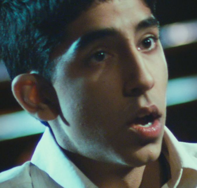 Dev Patel presenciou toda a confusão junto com um grupo de testemunhas