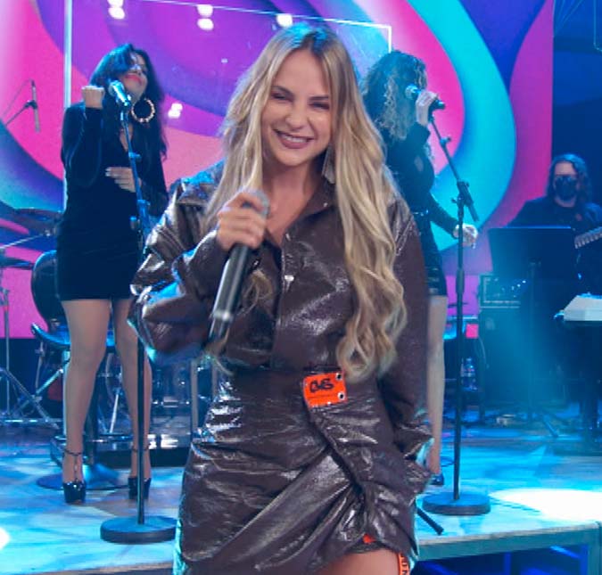 Gabi Martins brinca com <I>status</i> da vida amorosa: <I>Solteira, sim. Sozinha, talvez. Beijo na boca, às vezes</i>