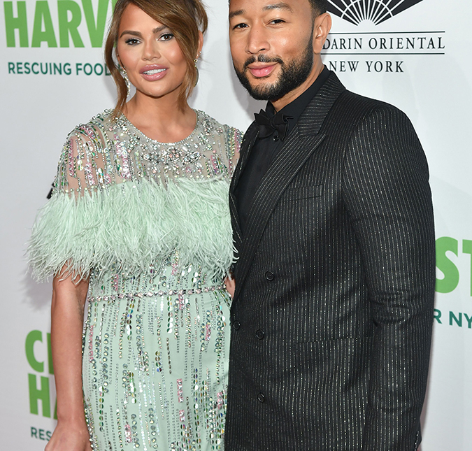 Chrissy Teigen anuncia terceira gravidez com John Legend: <i>Alegria voltou a encher nossa casa</i>