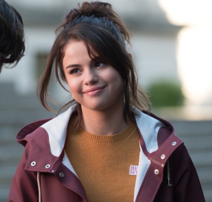 Eita! Selena Gomez afirma que já saiu com homem mais velho