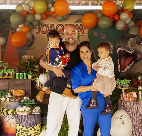 Camilla Camargo reúne a família no aniversário de três anos de idade do filho; veja as fotos