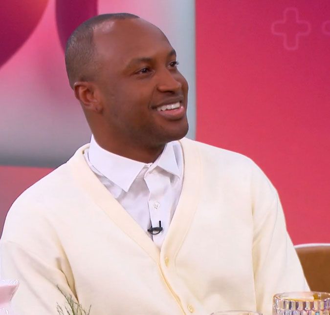 Thiaguinho relembra trajetória no Exaltasamba: -Um grupo que me projetou para o Brasil todo O cantor celebrou 20 anos de carreira no Mais Você