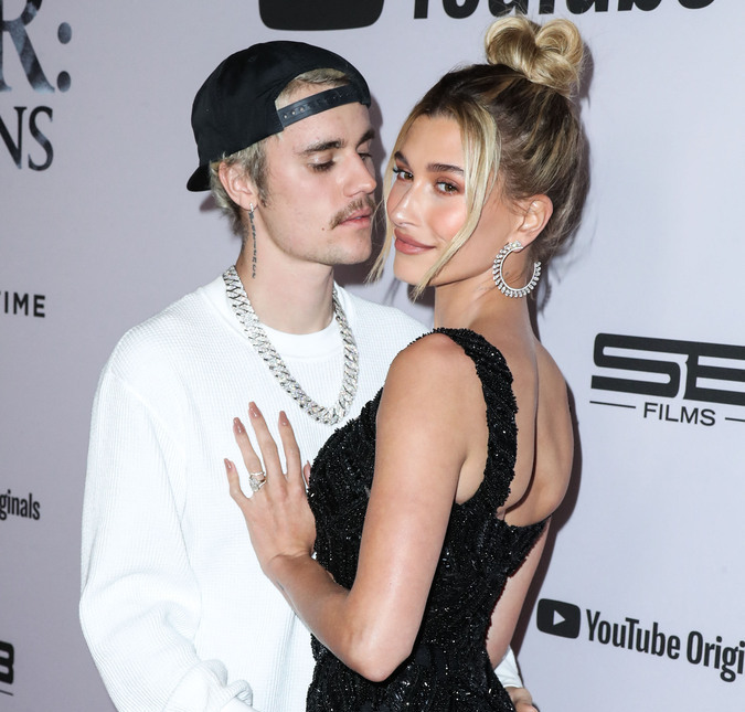 Durante turnê na Europa, Justin Bieber compartilha clique romântico ao lado de Hailey