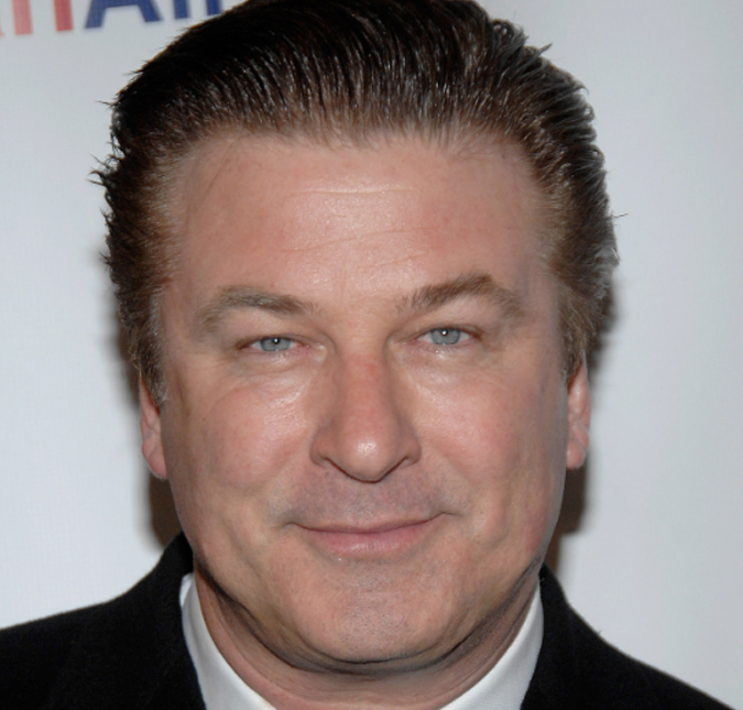 Relatório do <i>FBI</i> afirma que Alec Baldwin puxou o gatilho em acidente fatal com diretora de fotografia