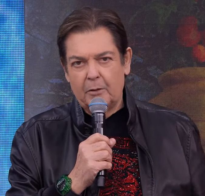 Fausto Silva recebe invertida de Moacyr Franco após fazer pergunta íntima O apresentador quis saber sobre casamentos e o ator fez a plateia dar risada com sua resposta