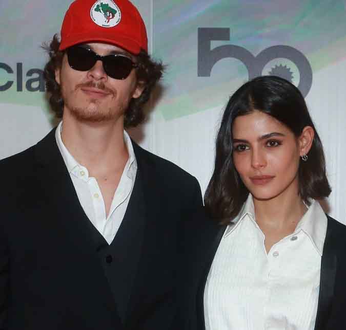 O amor está no ar! Julia Dalavia assume namoro com João Vithor Oliveira