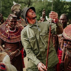 Lewis Hamilton viaja para África e faz <I>post</i> emocionante nas redes. Veja um colírio com as fotos do piloto de <I>Fórmula 1</i>!