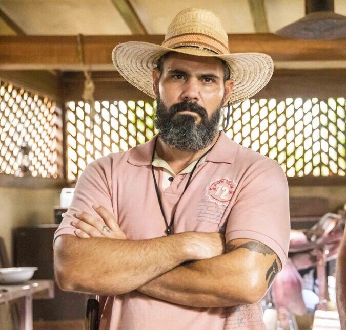 Esposa de Juliano Cazarré se derrete pelo ator de <i>Pantanal: Saudade do meu cowboy</i>