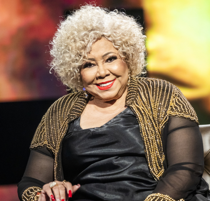Alcione posta vídeo após cirurgia na coluna e tranquiliza os fãs