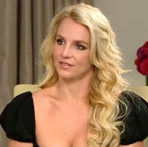 Ex-marido de Britney Spears é liberado da prisão após ser acusado de roubo de joia
